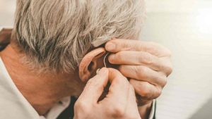 יתרונות מכשירי שמיעה לכבדי שמיעה